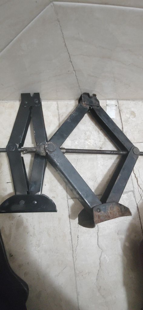 جک خودرو مدل m4 مناسب برای پراید ظرفیت 1.5 تن